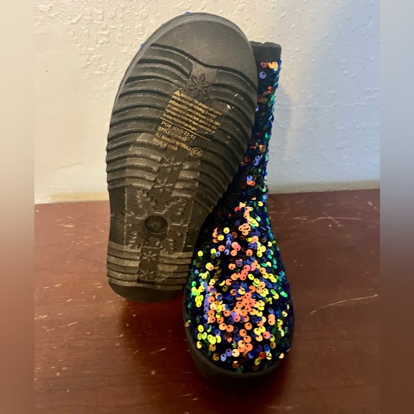 Black Sequins Round Toe Warm Cozy Boots Size 6.5 Brand Forever - Picture 5 of 6